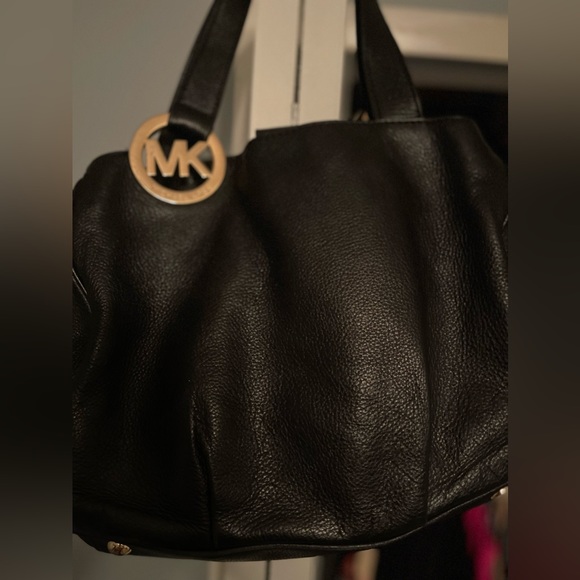 Black leather Michael kors shoulder bag. - Picture 1 of 2